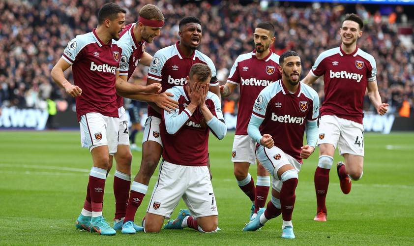 莱斯特城官方：后卫詹姆斯-贾斯汀转会加盟利兹联